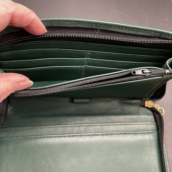 RARE Green Vintage Coach Zip Around Wallet Excellent Condition - Picture 10 of 16